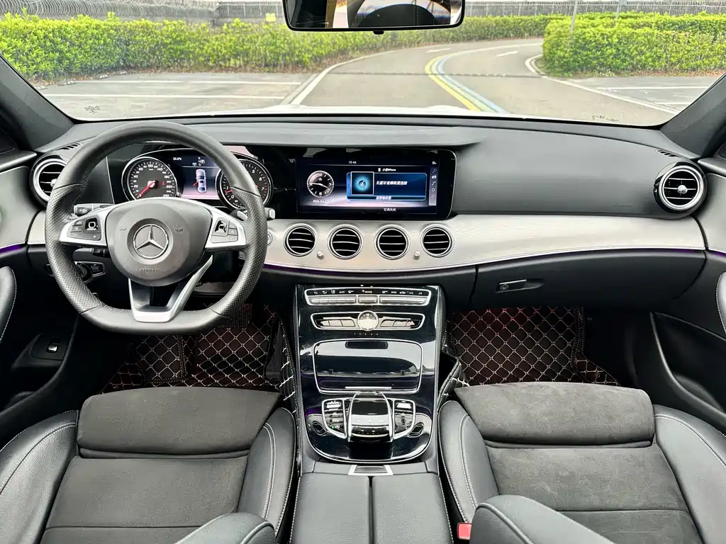Mercedes-Benz E-Class — фото 14