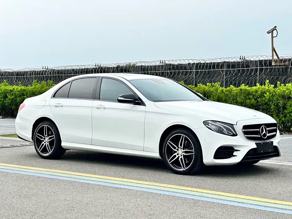 Mercedes-Benz E-Class — фото 3