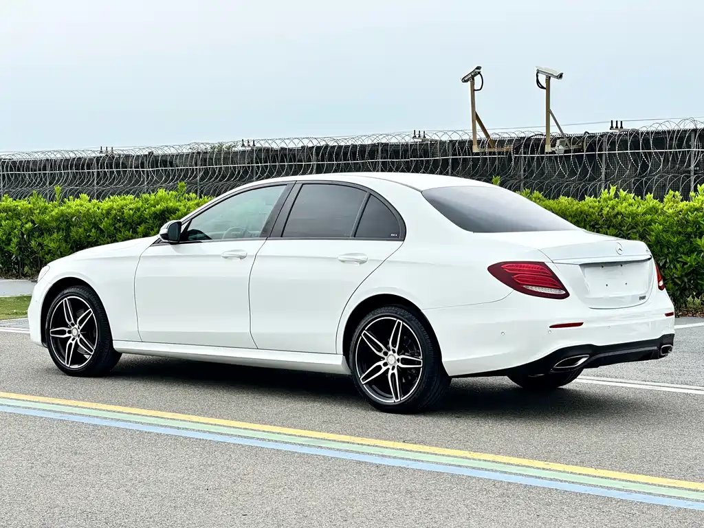 Mercedes-Benz E-Class — фото 4