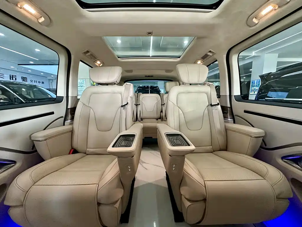 Mercedes-Benz V-Class — фото 13
