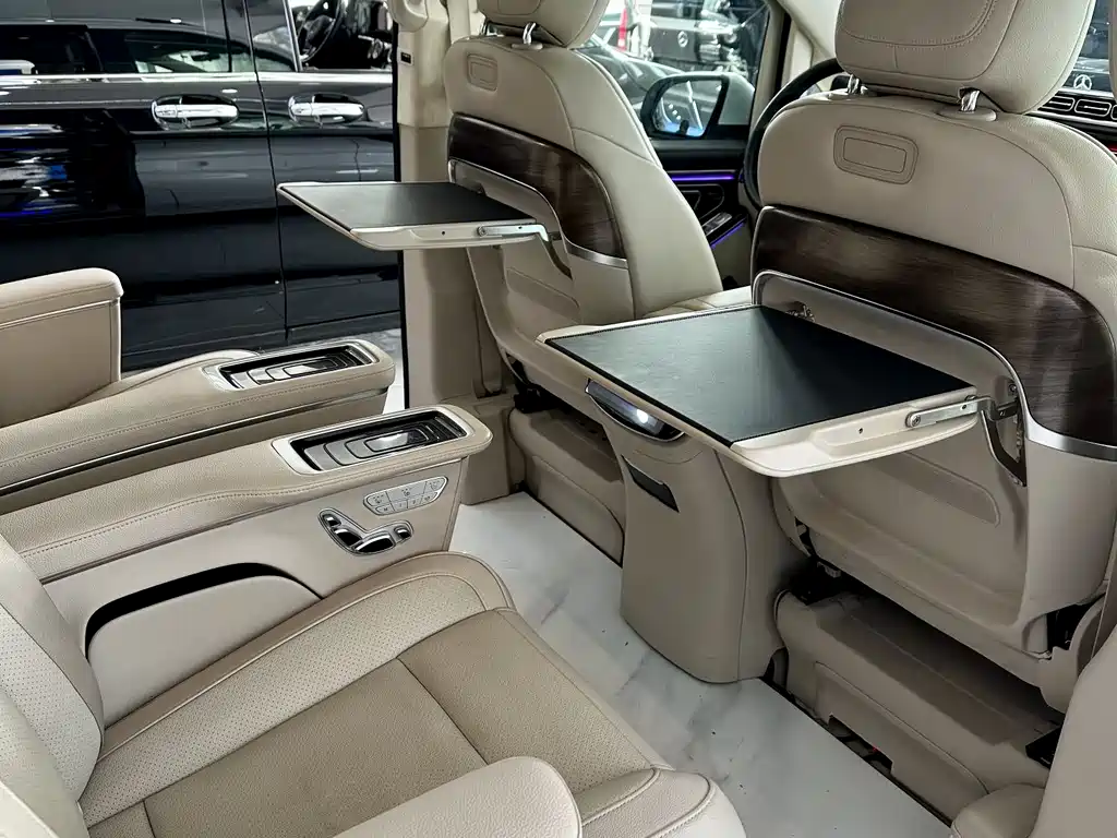 Mercedes-Benz V-Class — фото 15