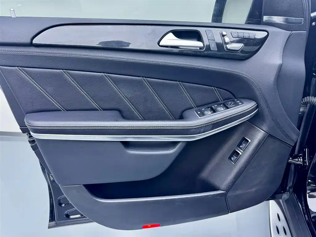 Mercedes-Benz GLS AMG — фото 10