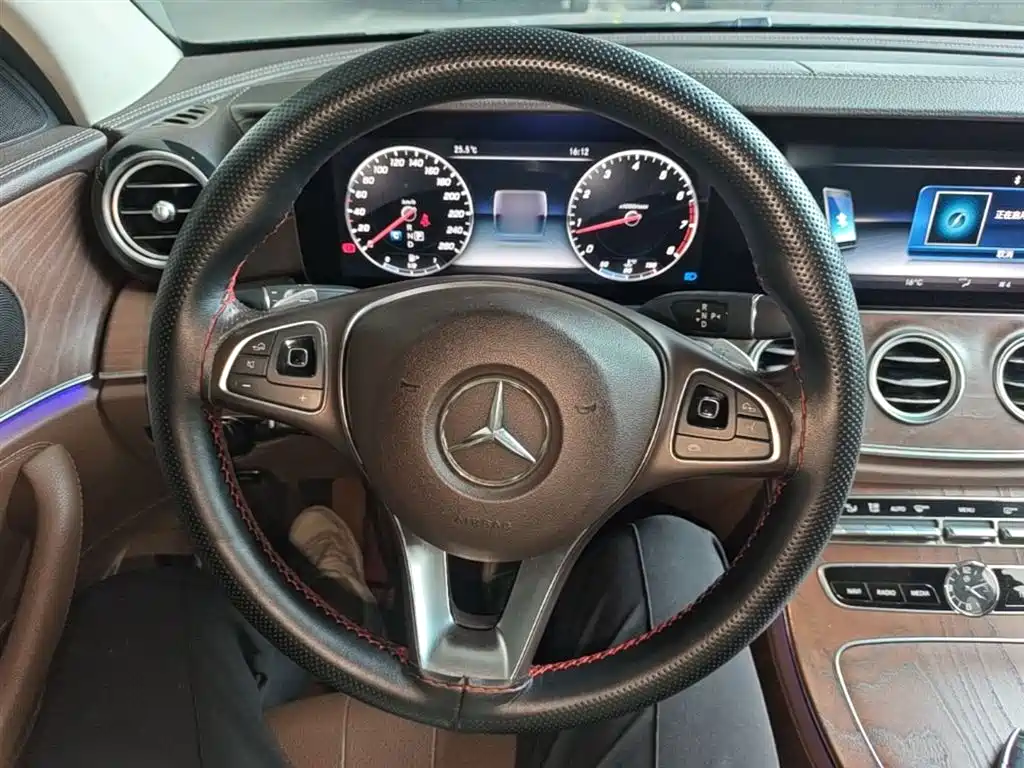 Mercedes-Benz E-Class — фото 11