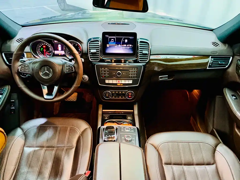 Mercedes-Benz GLS — фото 9