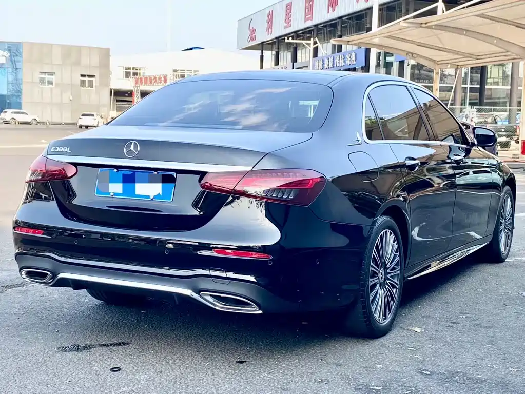 Mercedes-Benz E-Class — фото 4