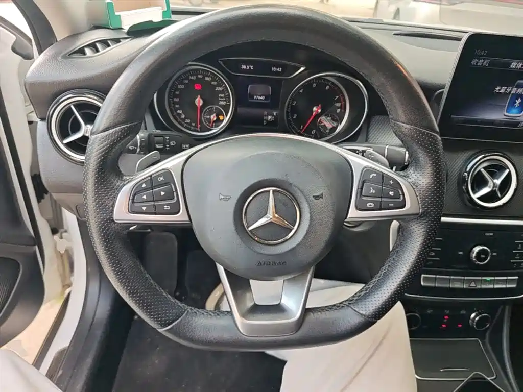 Mercedes-Benz GLA — фото 11