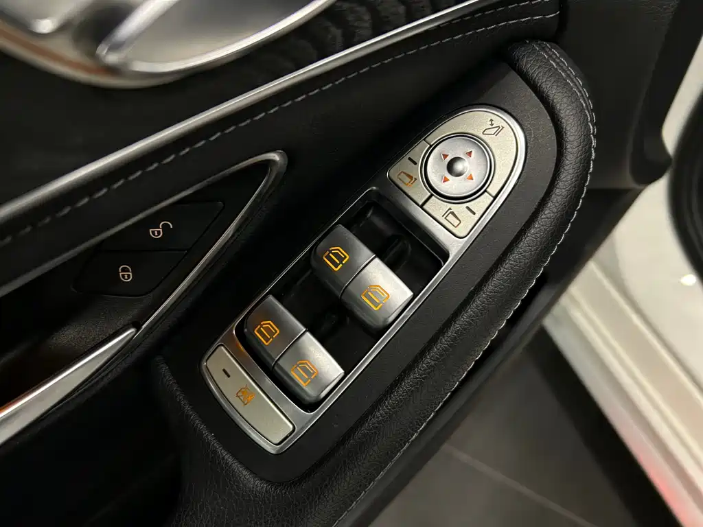 Mercedes-Benz C-Class — фото 17
