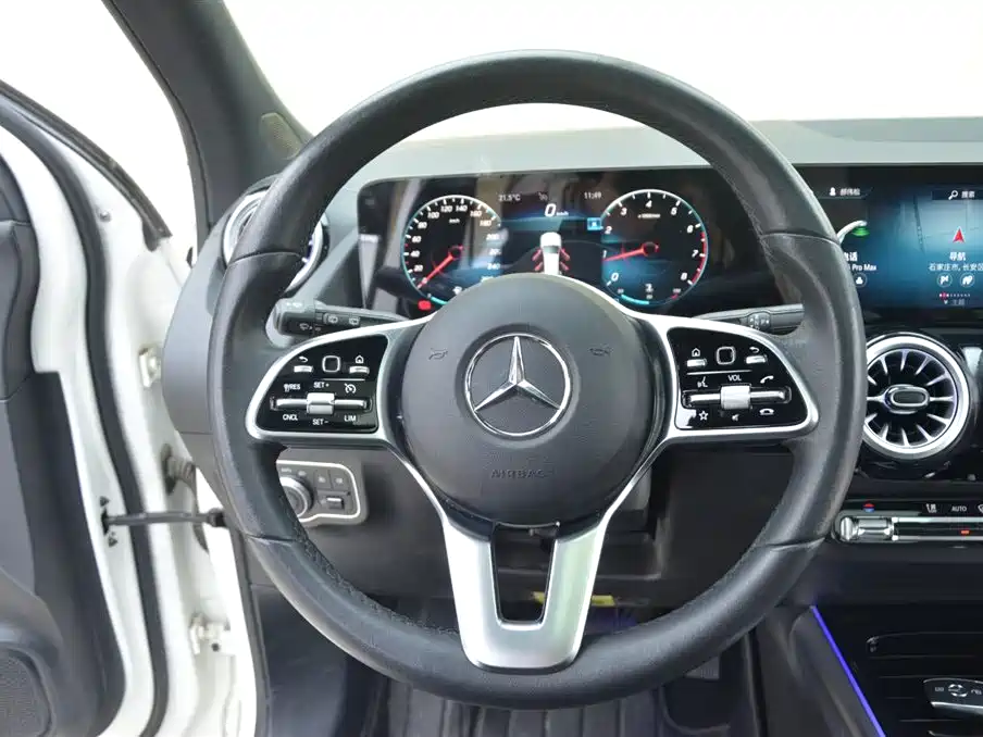 Mercedes-Benz GLA — фото 10