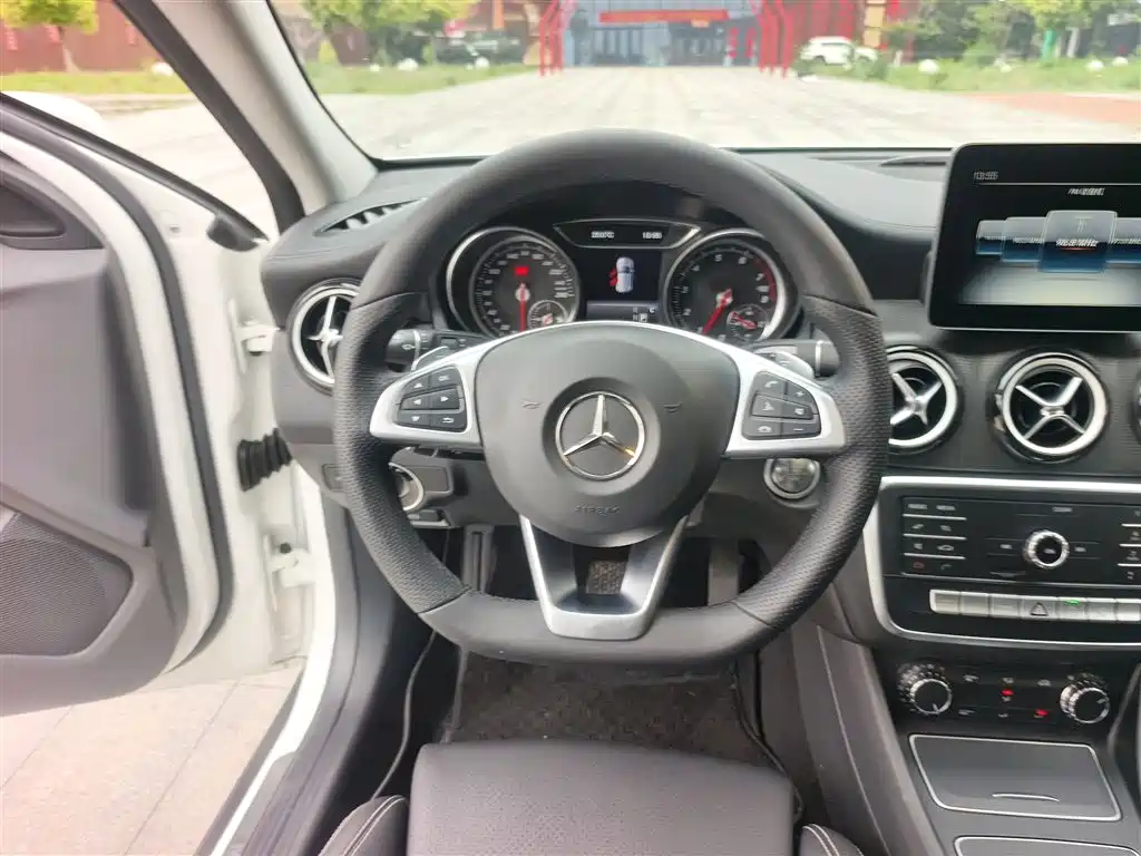 Mercedes-Benz GLA — фото 17