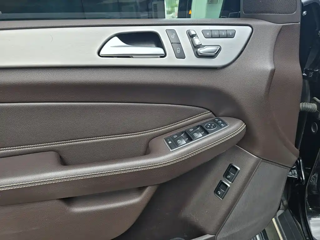 Mercedes-Benz GLS — фото 9