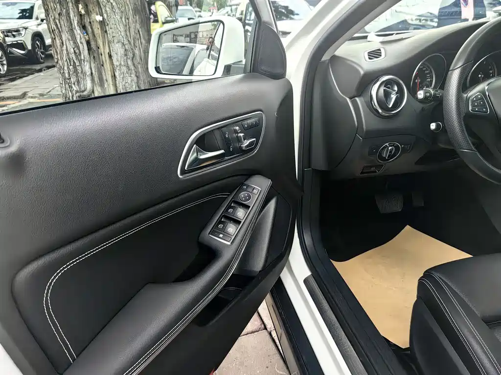 Mercedes-Benz GLA — фото 6