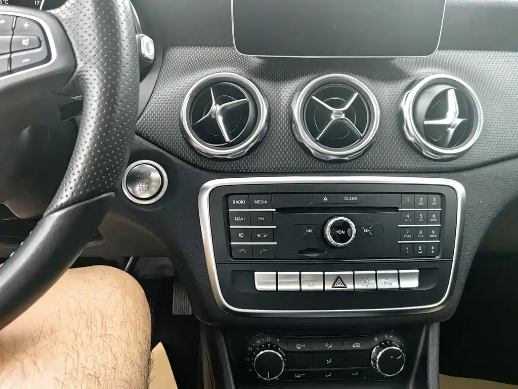 Mercedes-Benz GLA — фото 10