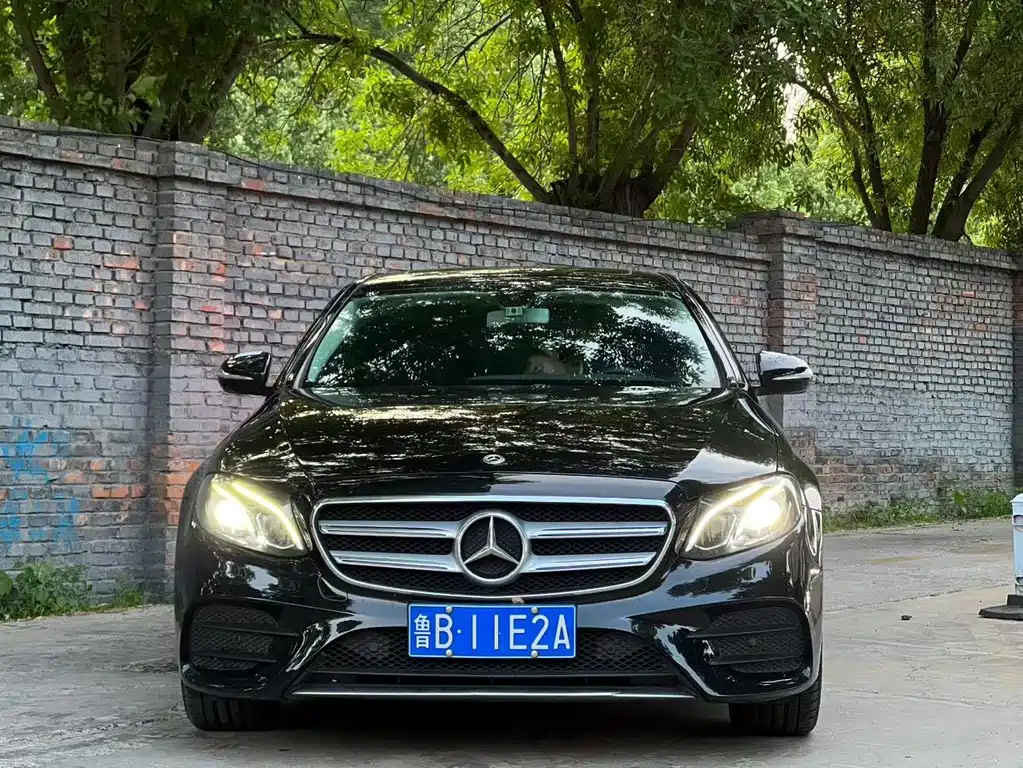 Mercedes-Benz E-Class — фото 2