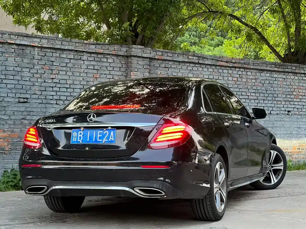 Mercedes-Benz E-Class — фото 9