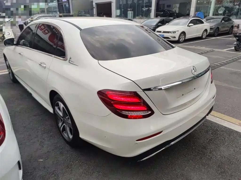 Mercedes-Benz E-Class — фото 5