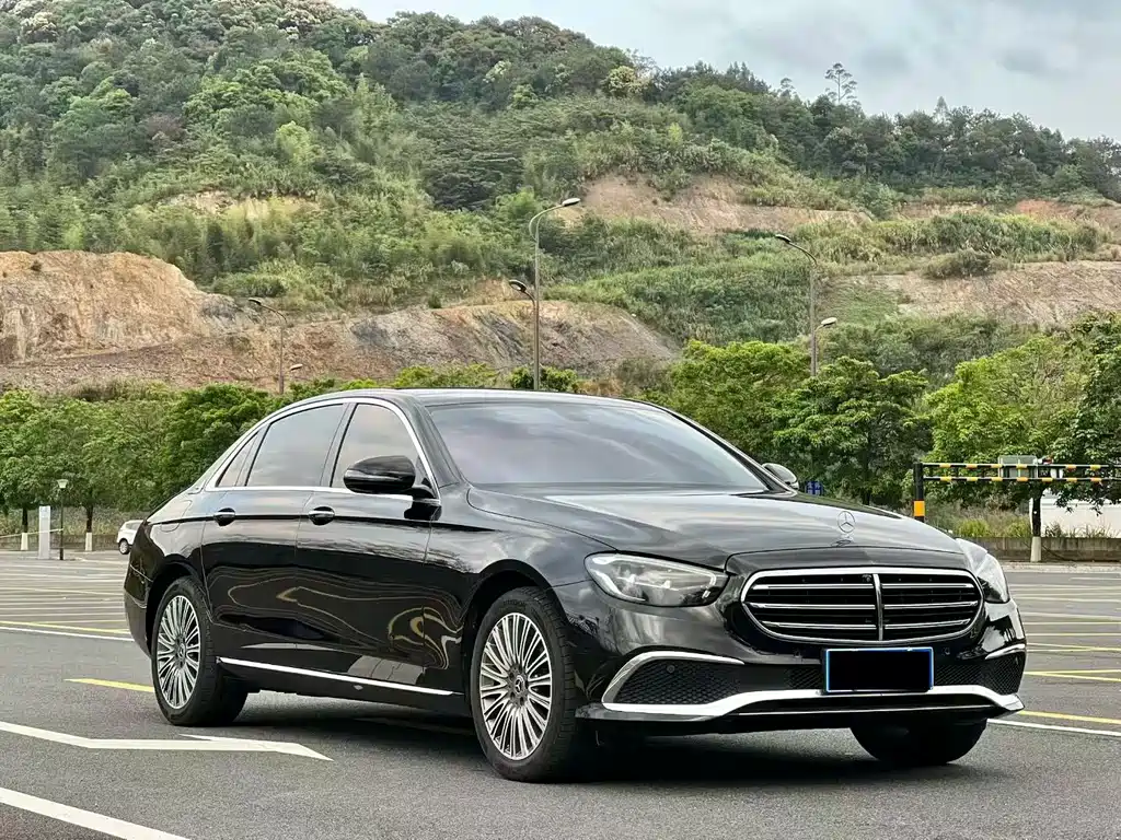 Mercedes-Benz E-Class — фото 2
