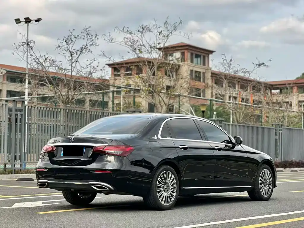 Mercedes-Benz E-Class — фото 4