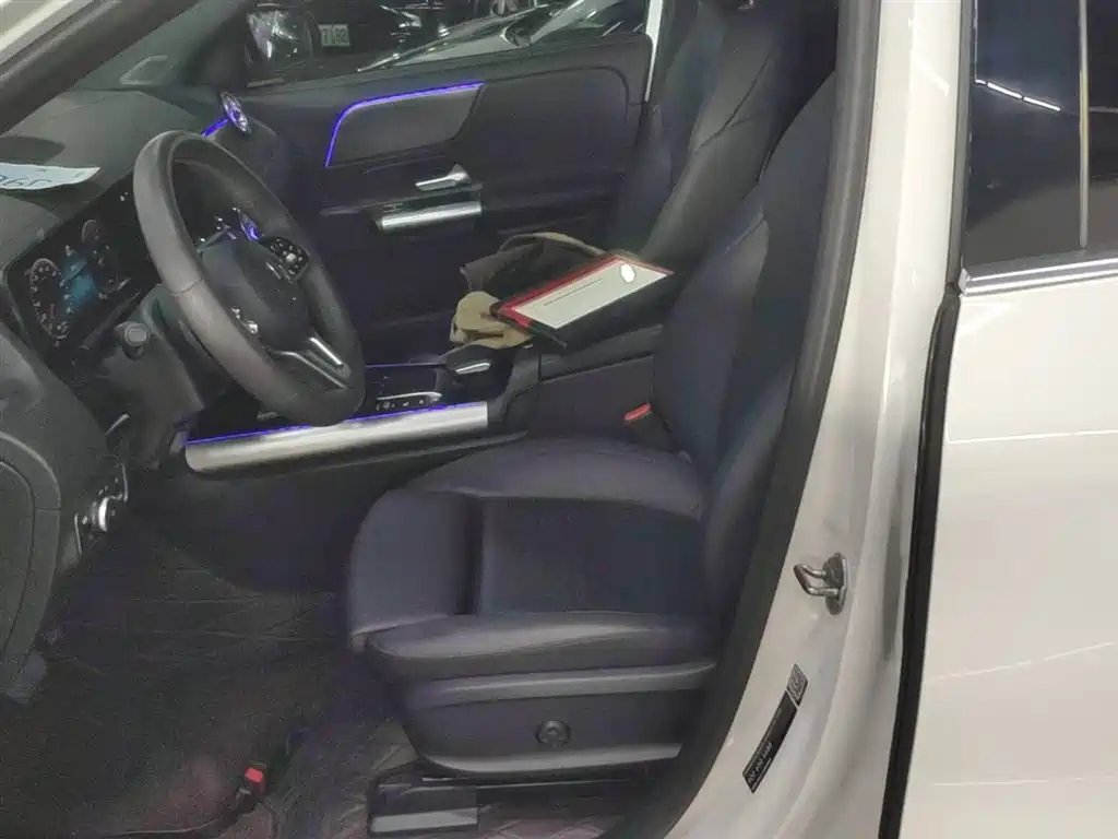 Mercedes-Benz EQA — фото 15