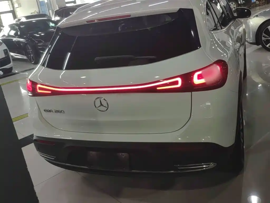Mercedes-Benz EQA — фото 6