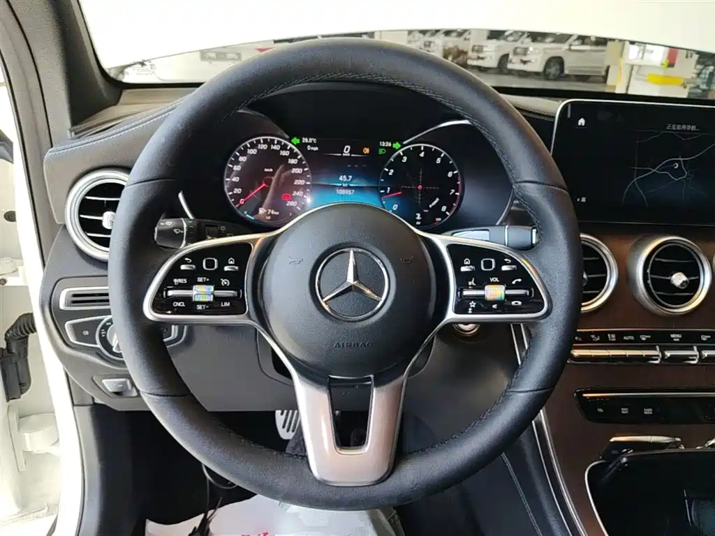 Mercedes-Benz GLC — фото 11