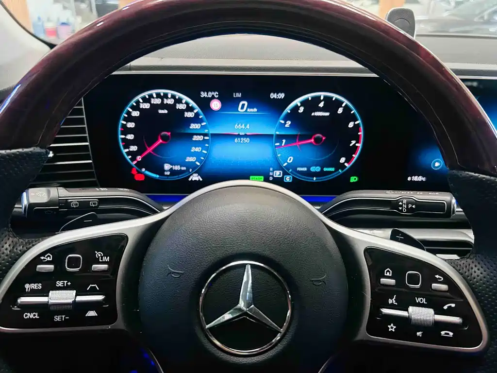 Mercedes-Benz GLS — фото 11