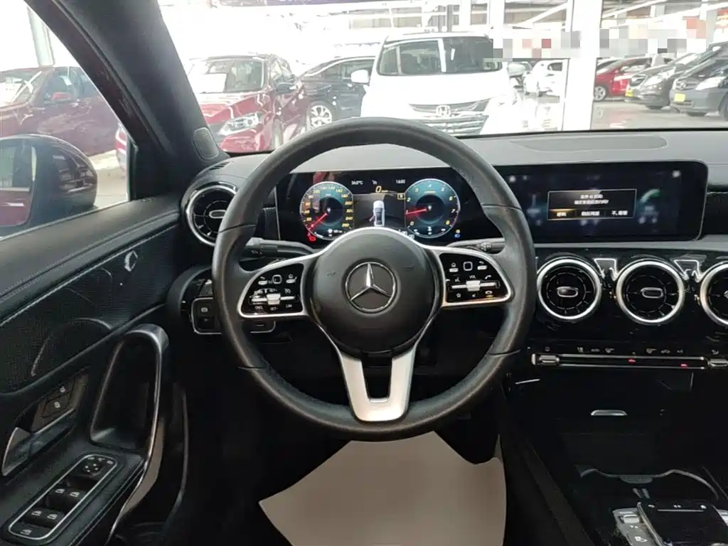 Mercedes-Benz A-Class — фото 11