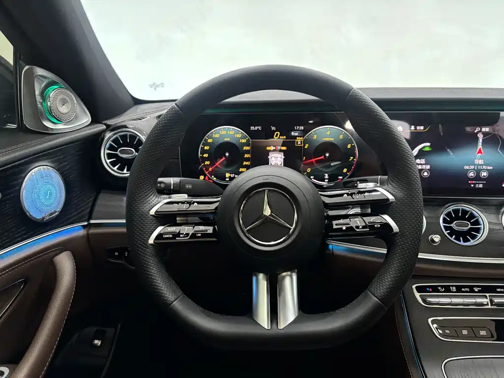 Mercedes-Benz E-Class — фото 15