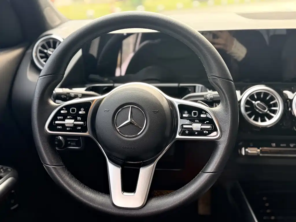 Mercedes-Benz GLA — фото 14