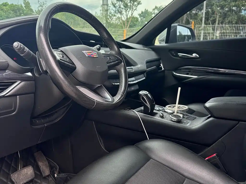 Cadillac XT4 — фото 4