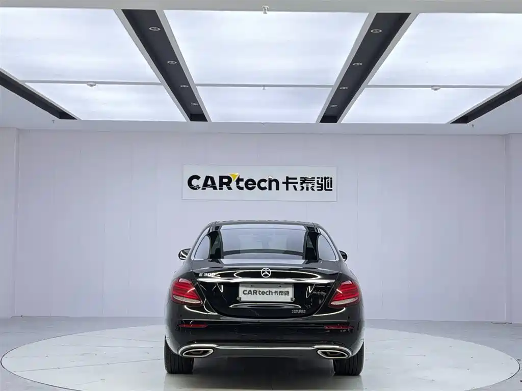 Mercedes-Benz E-Class — фото 4