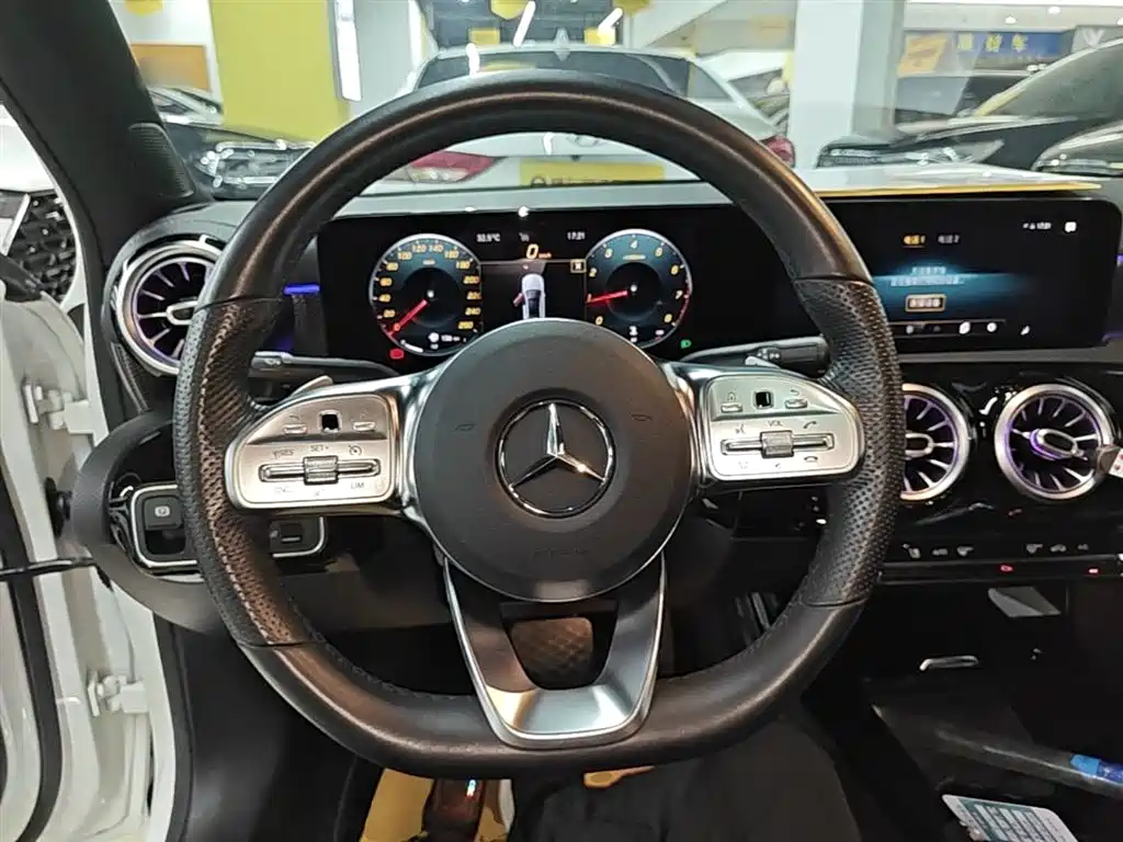 Mercedes-Benz A-Class — фото 11