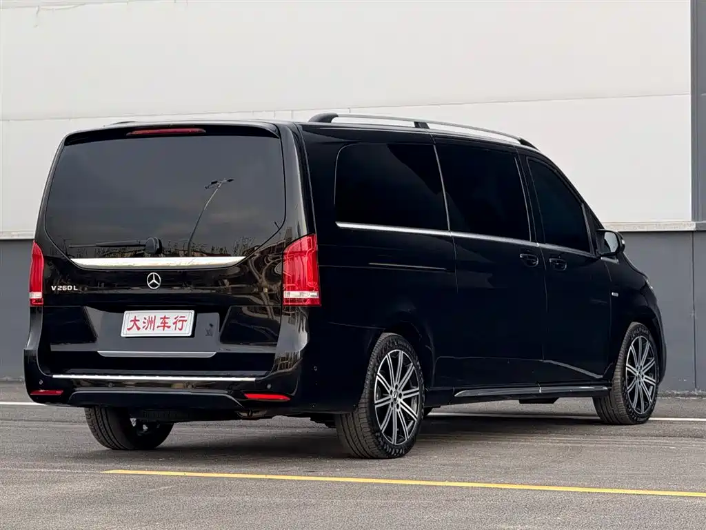 Mercedes-Benz V-Class — фото 7