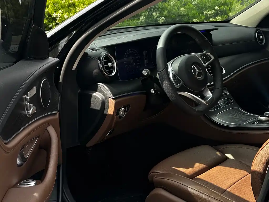 Mercedes-Benz E-Class — фото 10