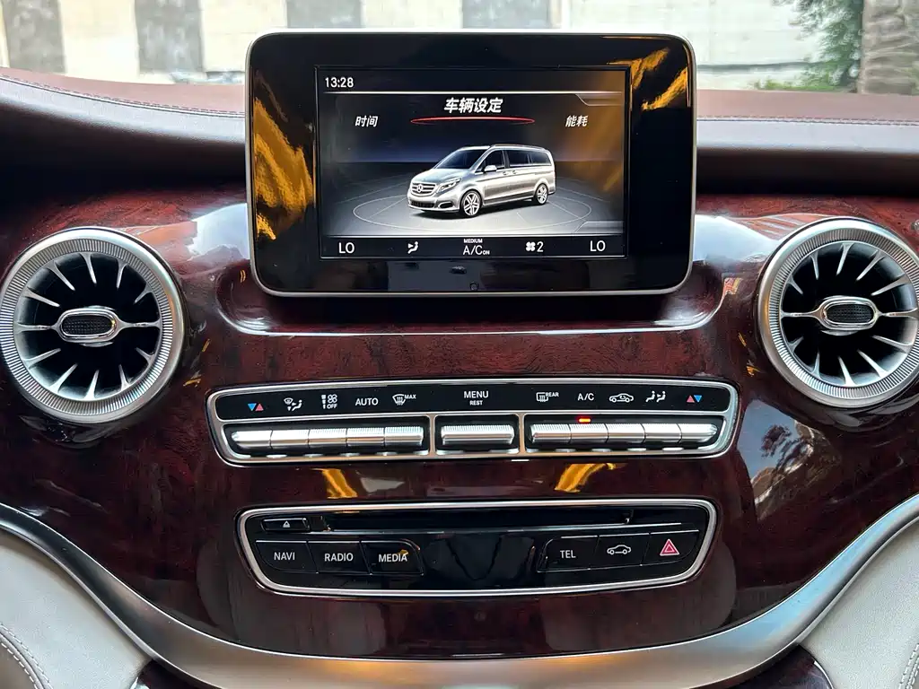 Mercedes-Benz V-Class — фото 6