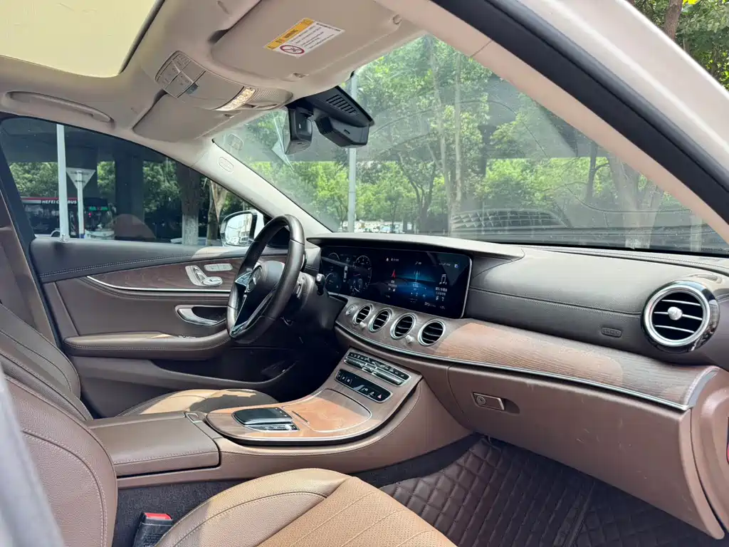 Mercedes-Benz E-Class — фото 13