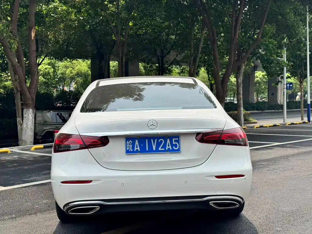 Mercedes-Benz E-Class — фото 15