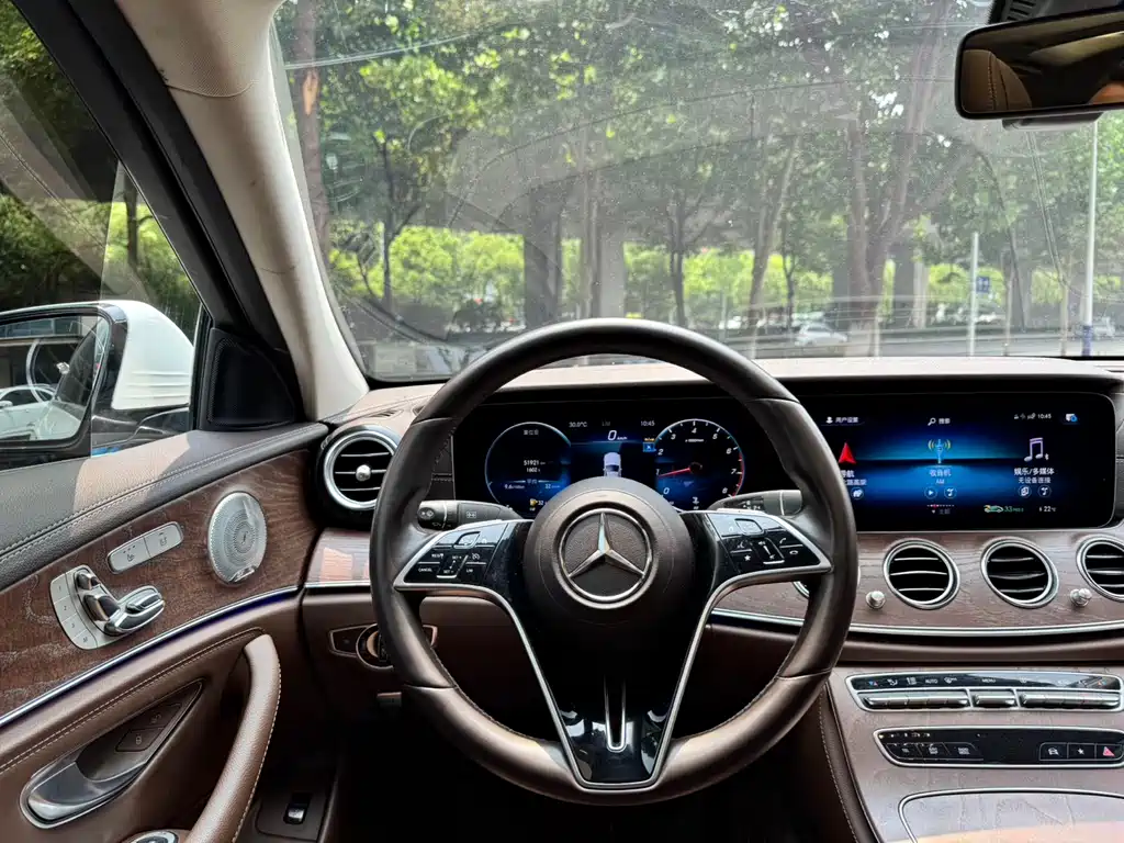 Mercedes-Benz E-Class — фото 10