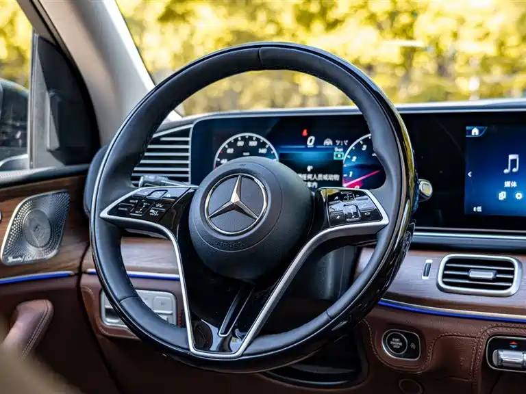 Mercedes-Benz GLS — фото 6