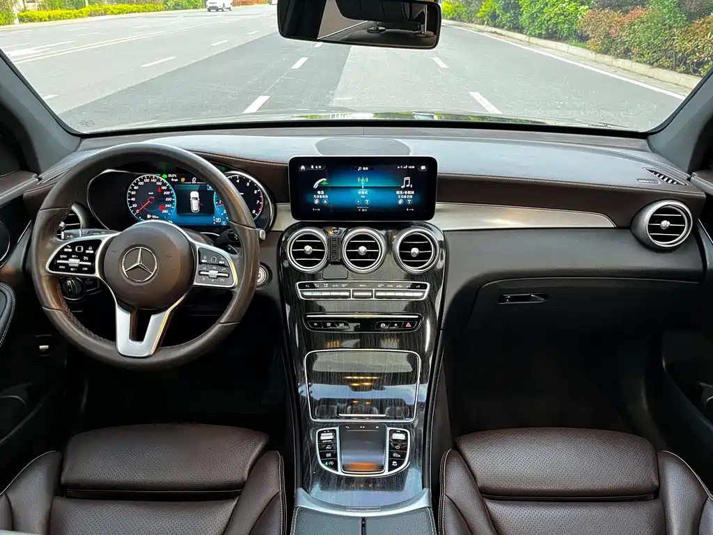 Mercedes-Benz GLC — фото 10