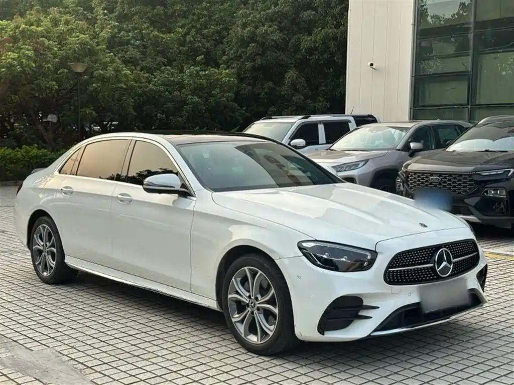 Mercedes-Benz E-Class — фото 24
