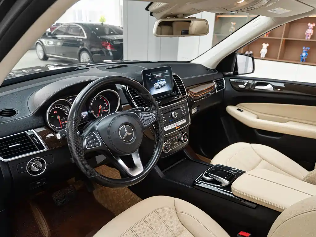 Mercedes-Benz GLS — фото 4
