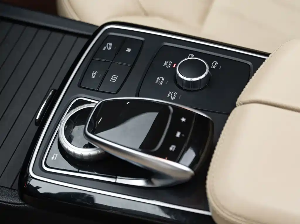 Mercedes-Benz GLS — фото 8