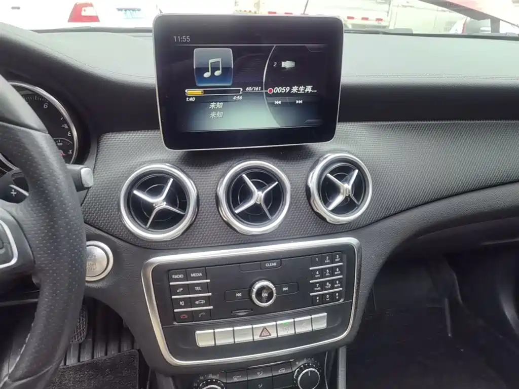Mercedes-Benz GLA — фото 13