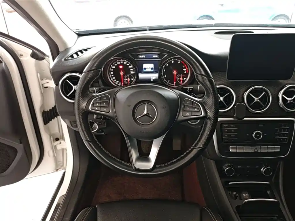 Mercedes-Benz GLA — фото 11