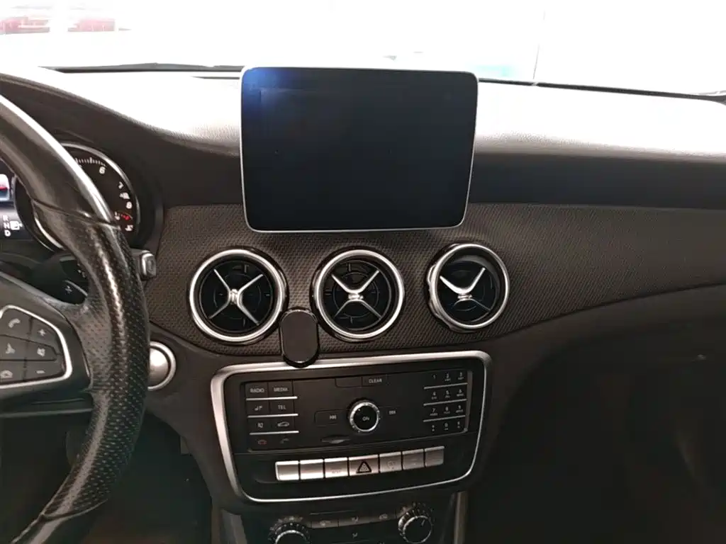 Mercedes-Benz GLA — фото 13