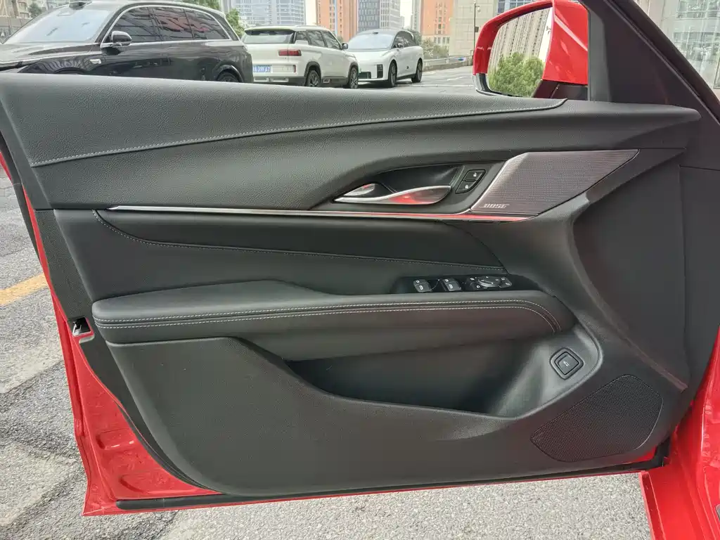 Cadillac CT4 — фото 14