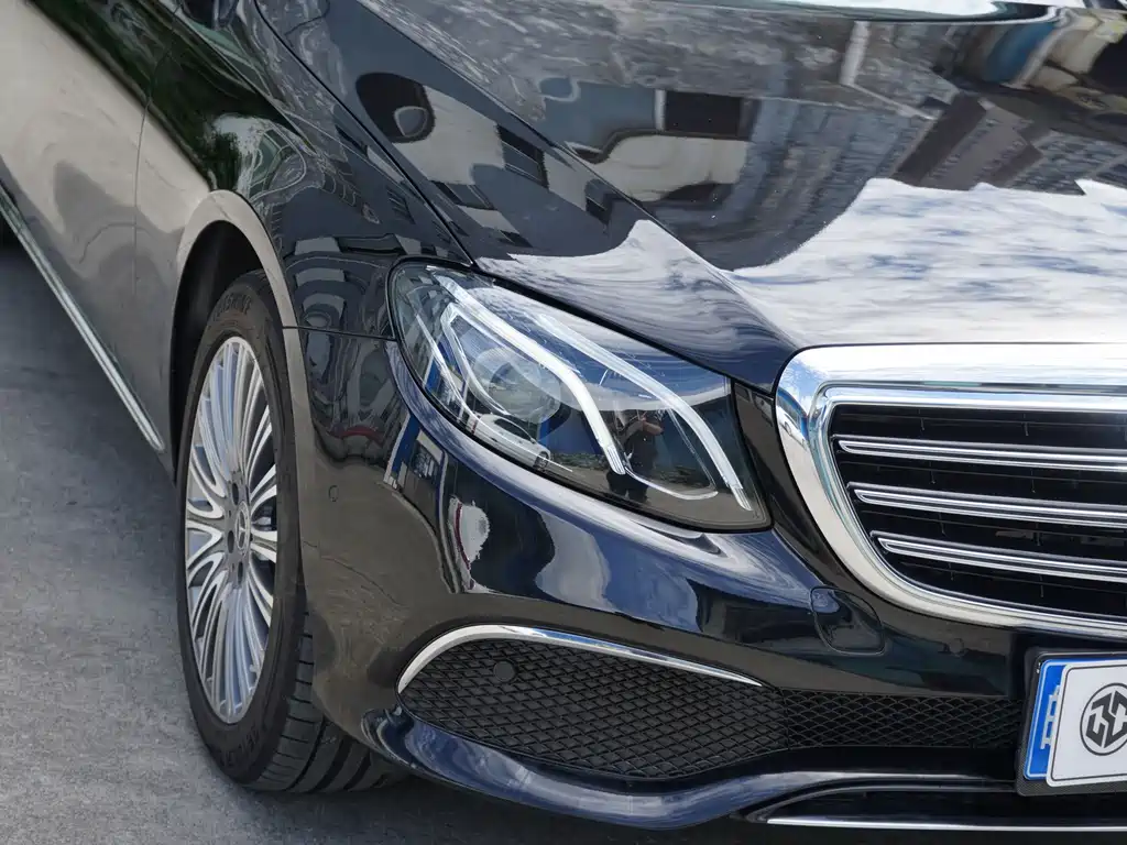 Mercedes-Benz E-Class — фото 10