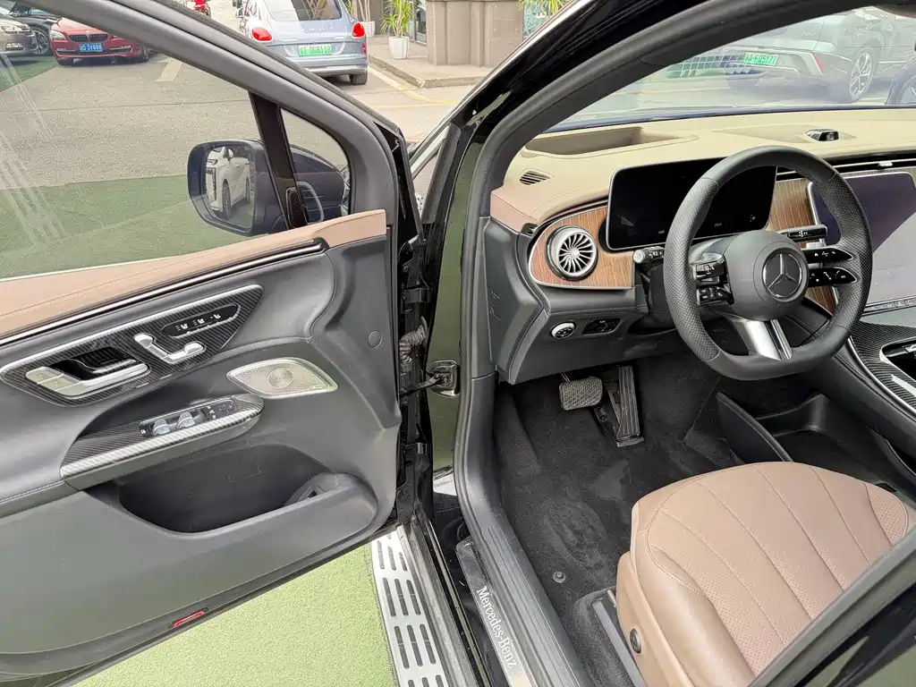Mercedes-Benz EQE SUV — фото 4
