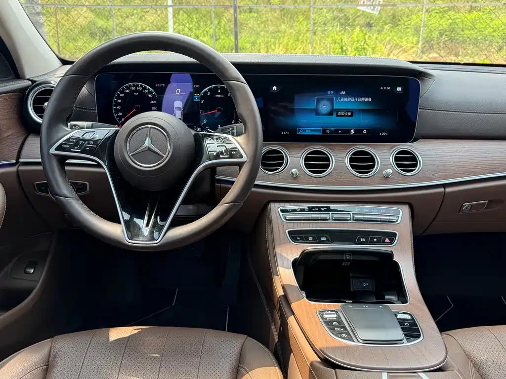 Mercedes-Benz E-Class — фото 11