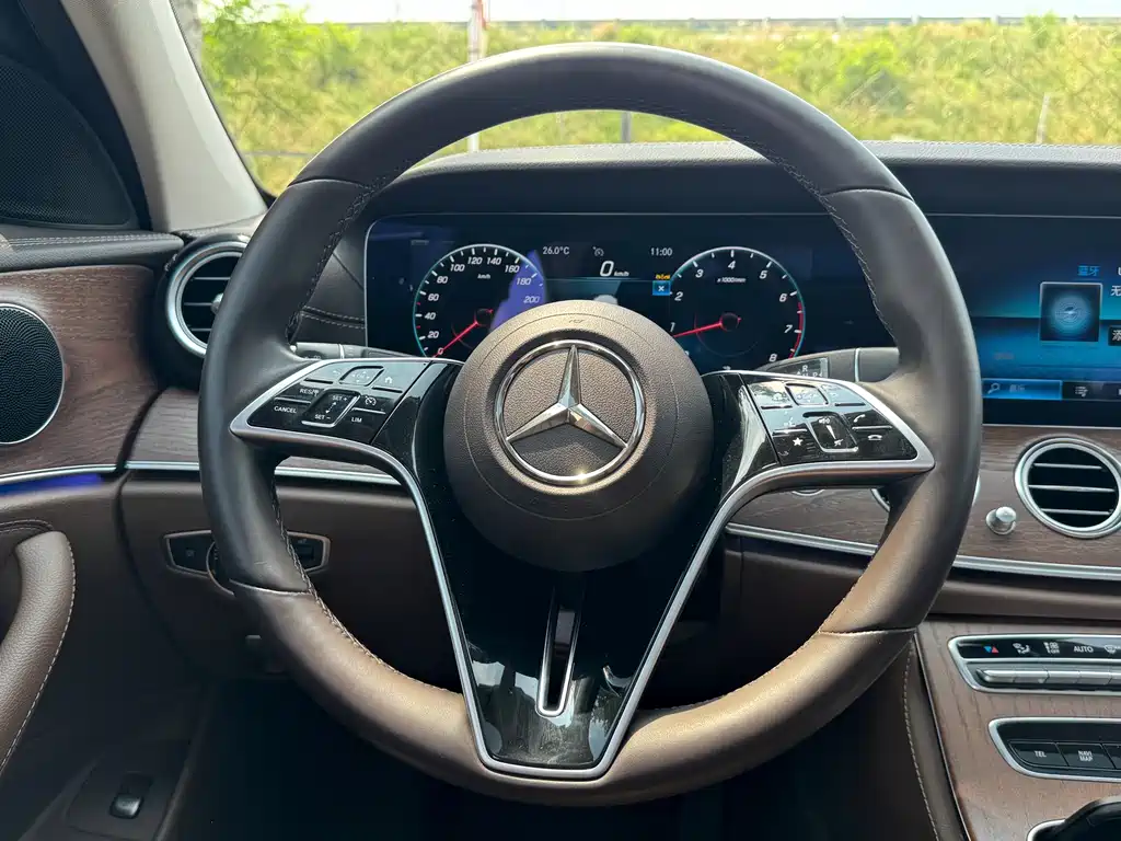 Mercedes-Benz E-Class — фото 10